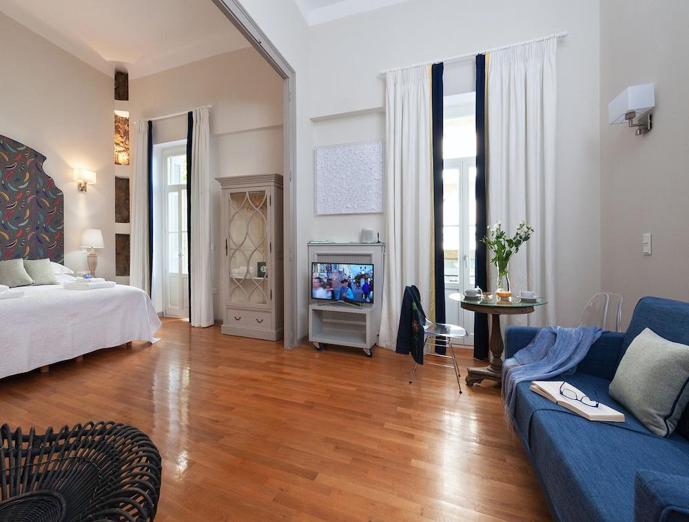 Acropolis TownHouseCo