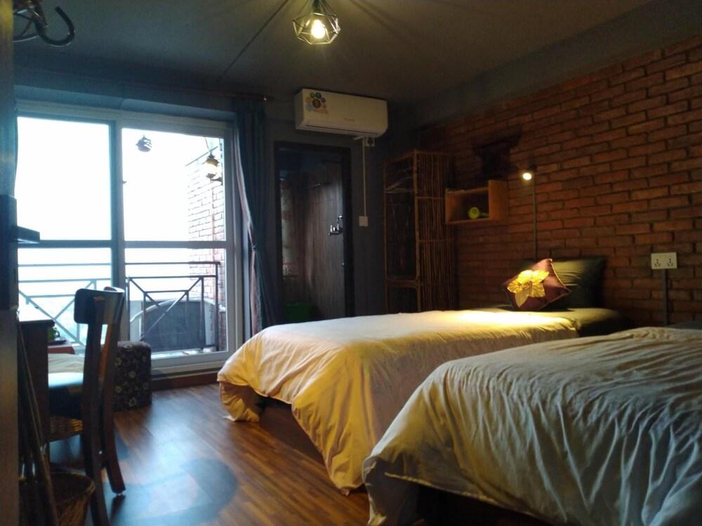 Cafe Beyond And Guest House