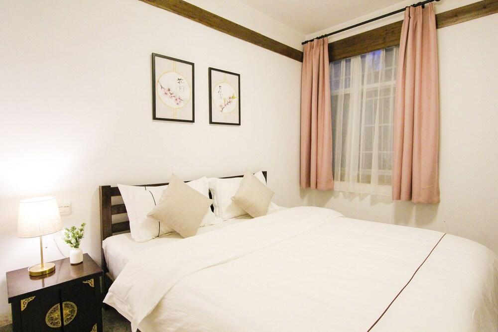 Fenghuang Hemu House