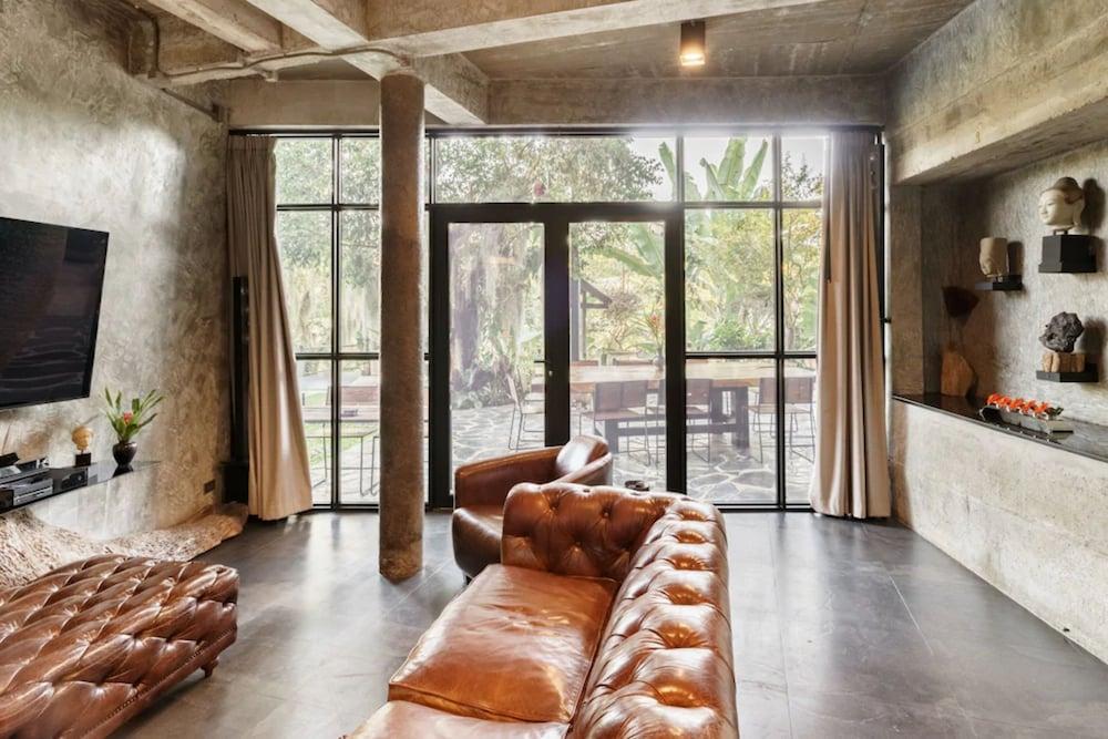 Riverside Luxury Pool Villa 88 Place