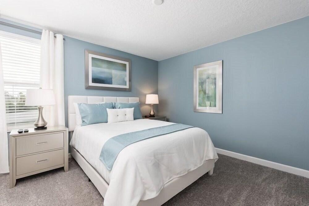 8BR ChampionsGate Pool Home