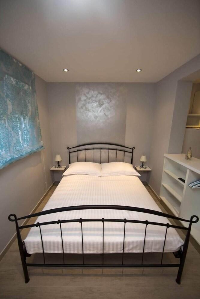 Studio Apartment with garden