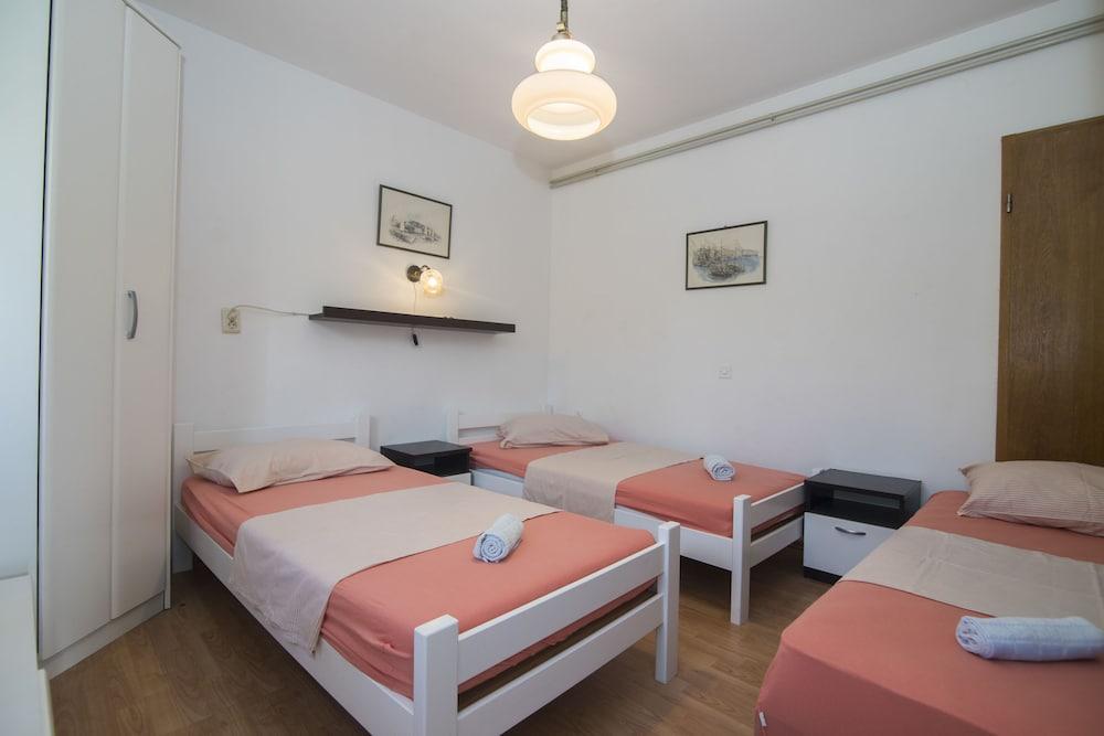 Apartments and Rooms Nikol