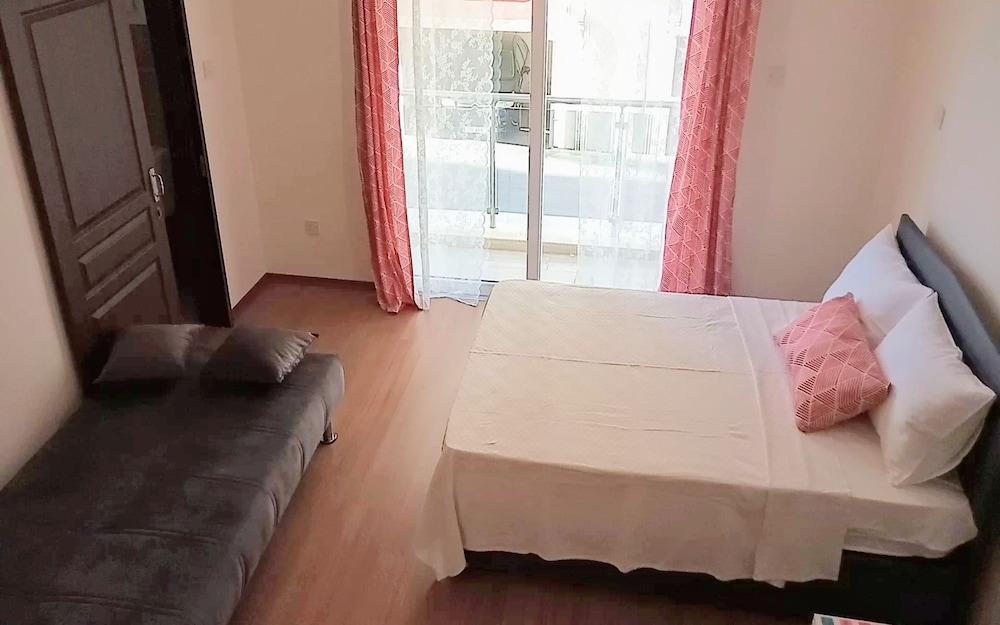 Longbeach Studio Apartment