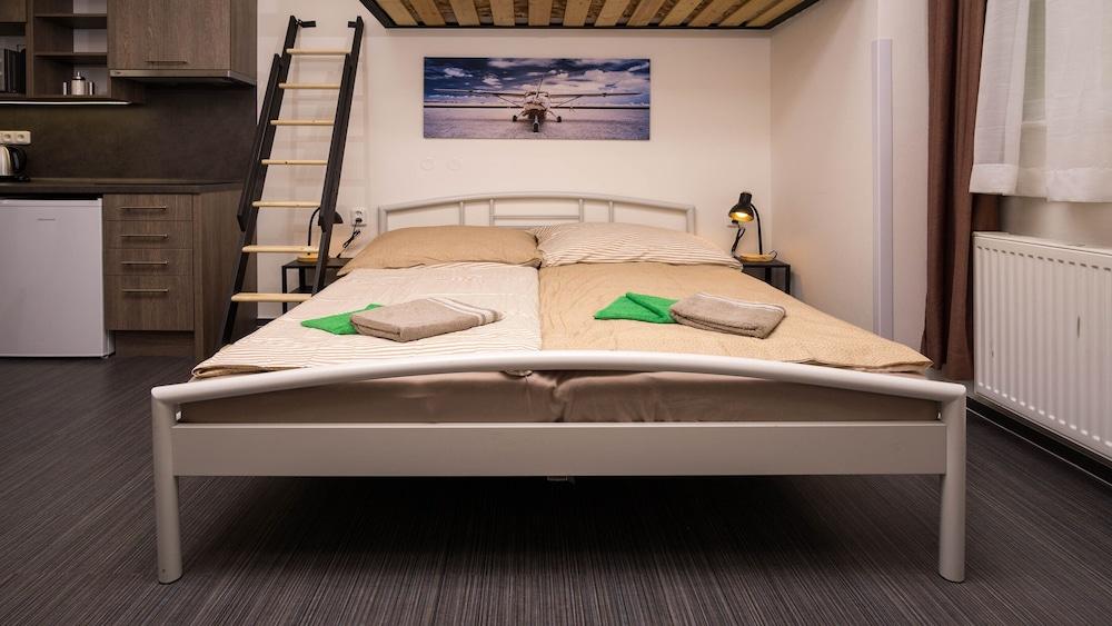 Flying Bed Apartment close to Castle