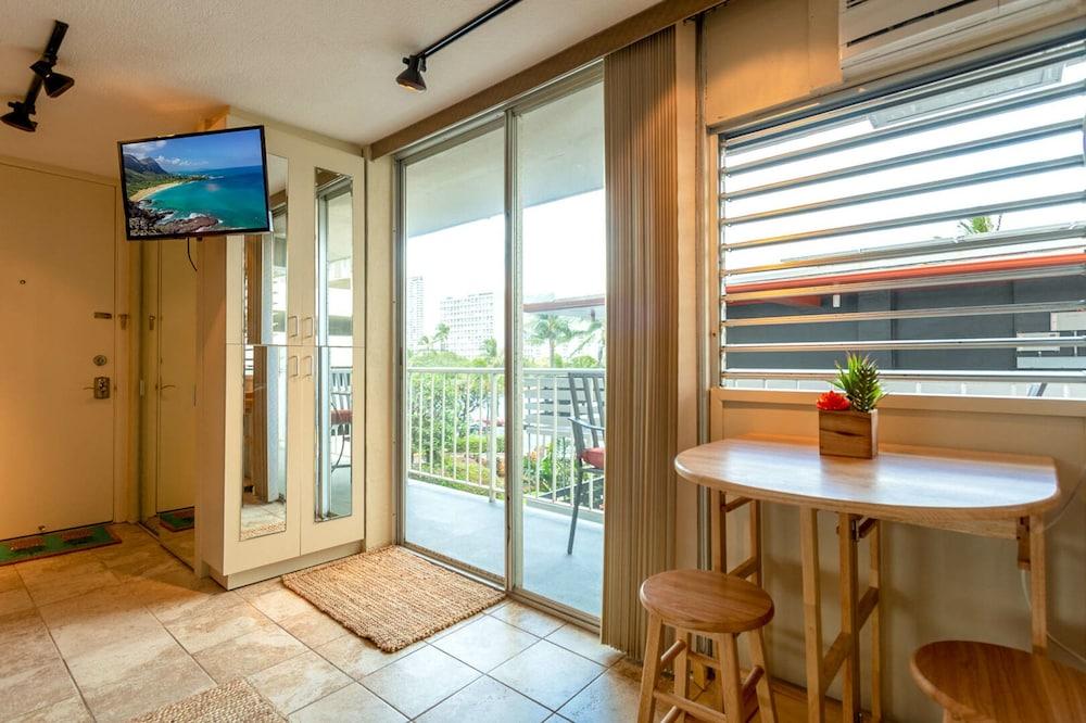 Lewers Street - Suite 401