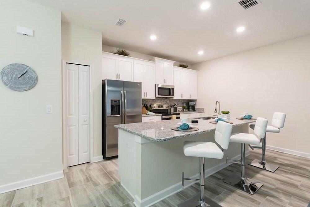 4BR 3BA ChampionsGate Townhouse