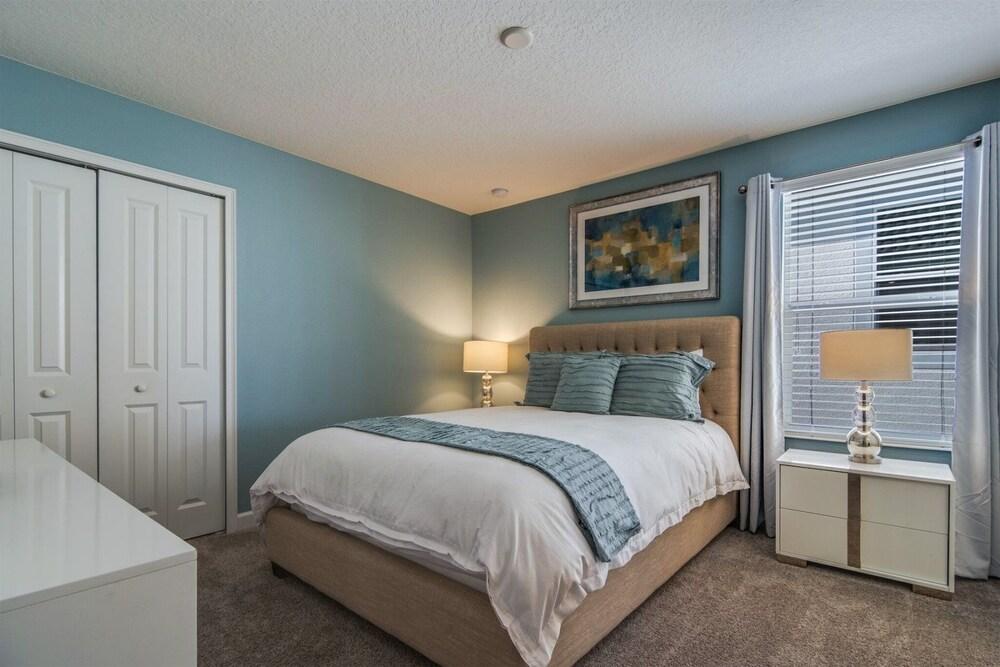 8BR ChampionsGate Pool Home w Theater