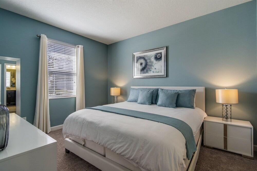 8BR ChampionsGate Pool Home w Theater