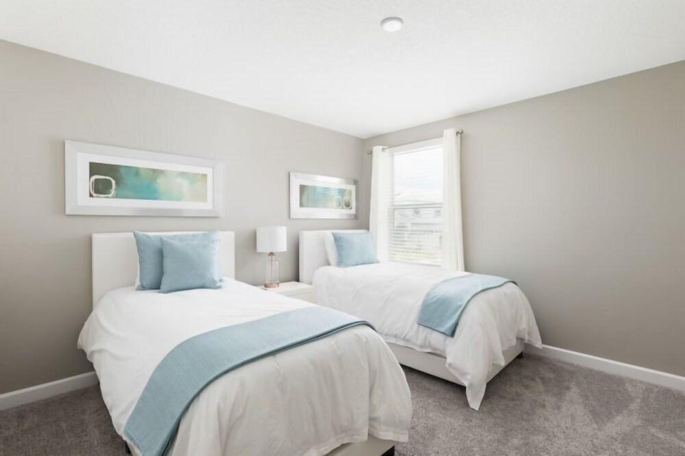 8BR ChampionsGate Pool Home wTheater