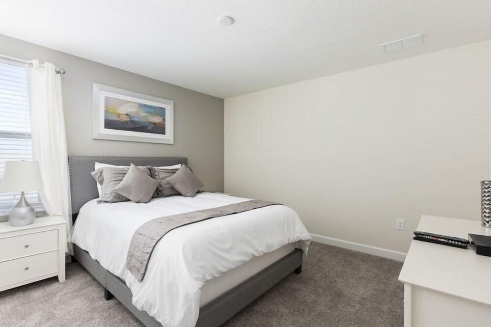 8BR 5BA ChampionsGate Pool Home