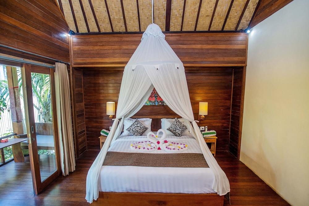 D'Muncuk Huts Lembongan