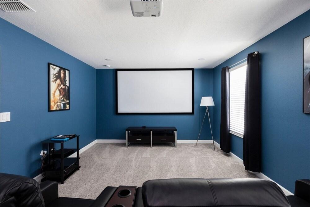 8BR 5BA Vacation Home In ChampionsGate