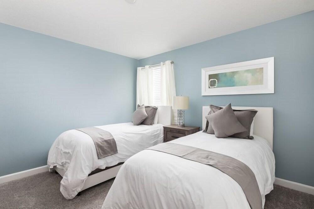 8BR ChampionsGate Pool Home