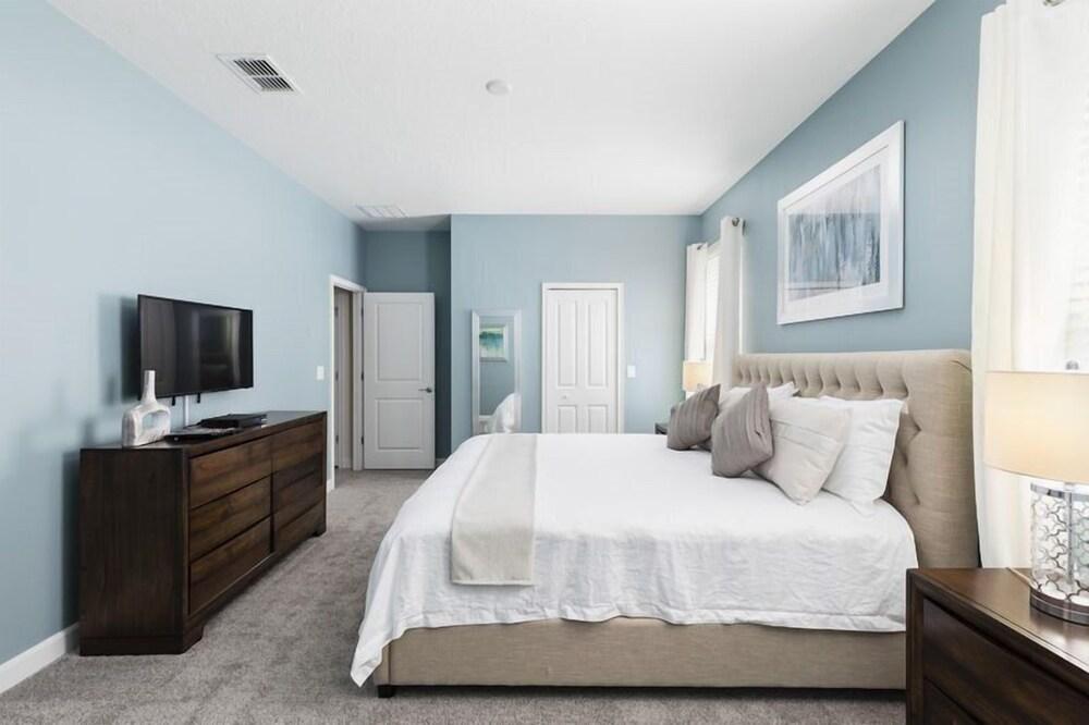 8BR ChampionsGate Pool Home