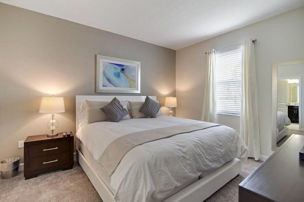 9BR 5BA ChampionsGate Pool Home