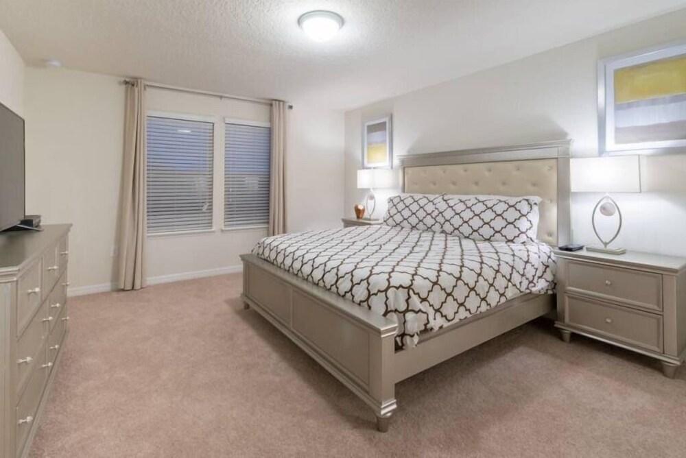 Solterra 5BR Townhouse w Splash Pool