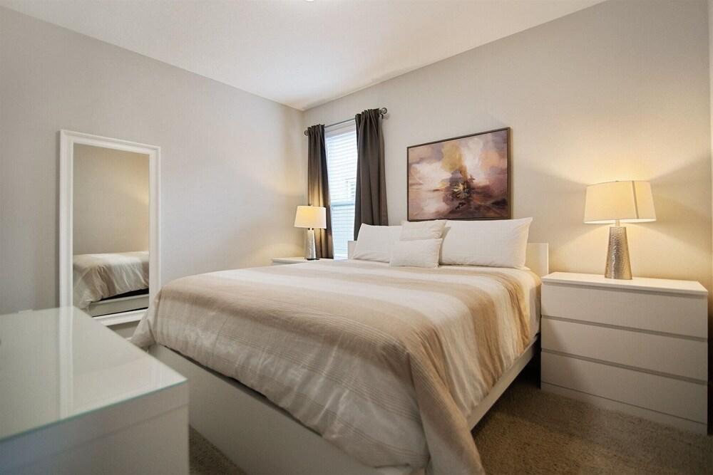 6BR 5BA Solterra Pool Home