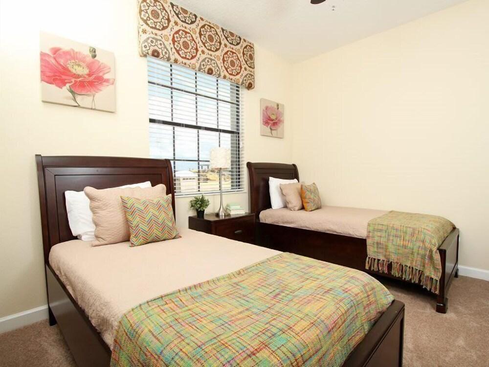 4BR 3BA Pool Home In ChampionsGate