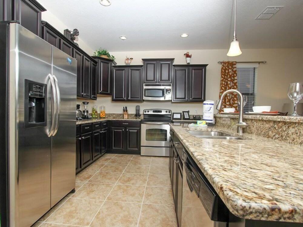 4BR 3BA Pool Home In ChampionsGate