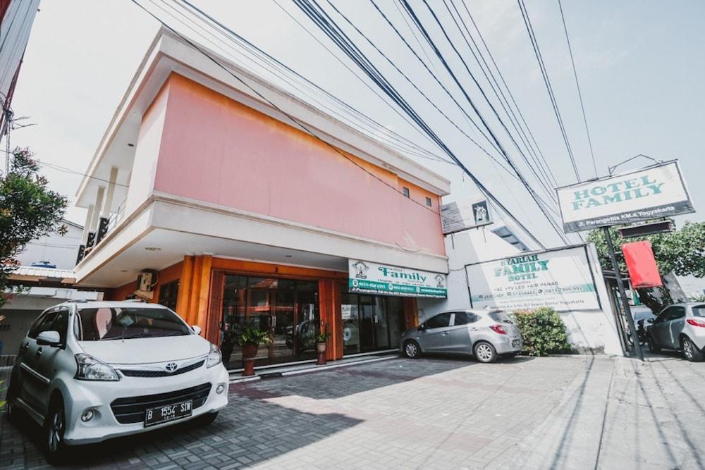 RedDoorz Plus @ Jalan Parangtritis 2