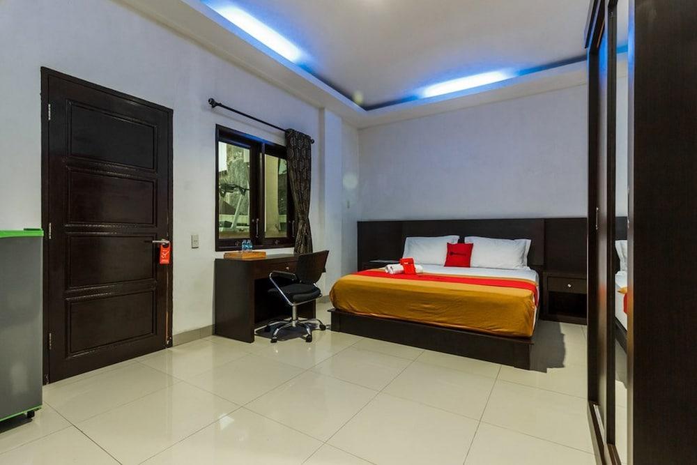 RedDoorz Premium @ Ampera Raya 2