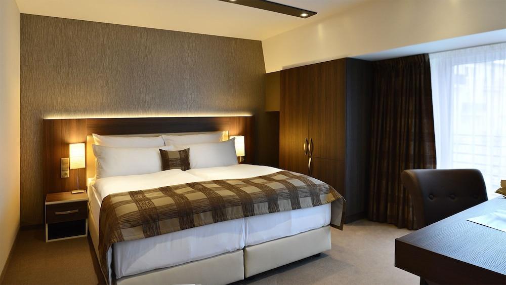 AZUL Hotel & Restaurant