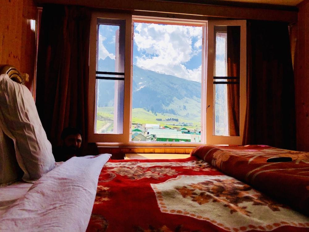 Hotel Glacier Heights