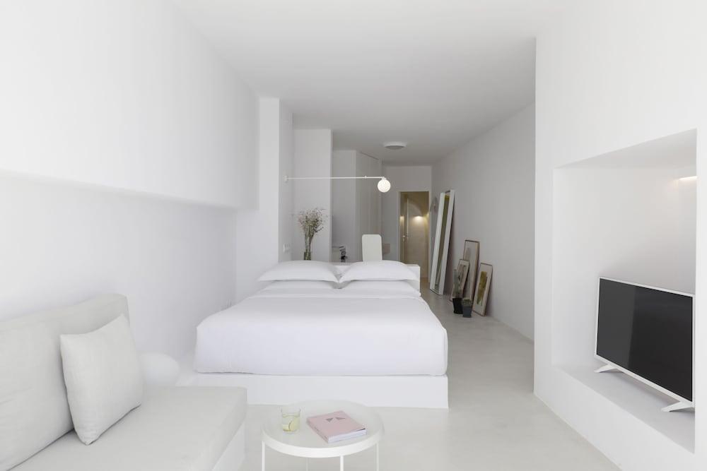 Aesthesis Boutique Villas Fira