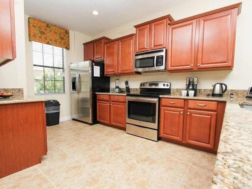 5BR 4.5BA Pool Home In ChampionsGate