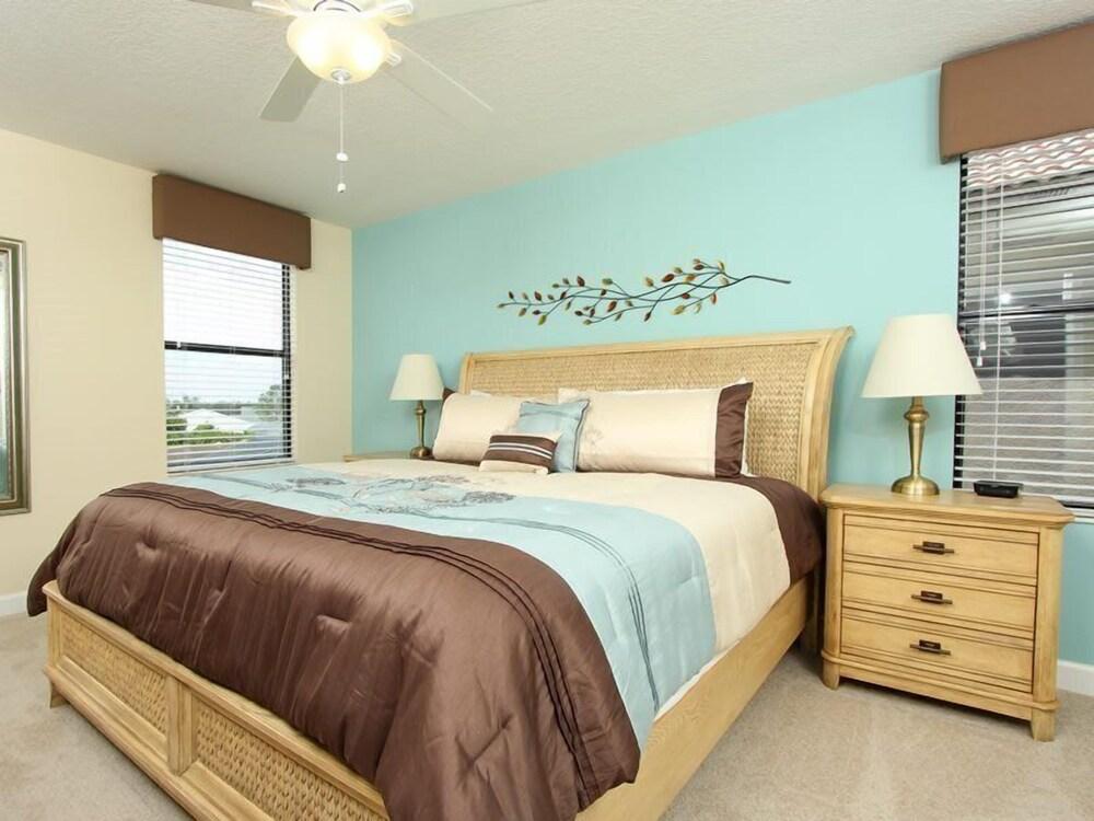 5BR 4.5BA Pool Home In ChampionsGate