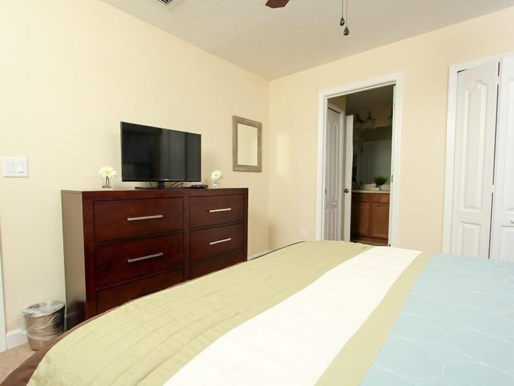 5BR 4.5BA Pool Home In ChampionsGate