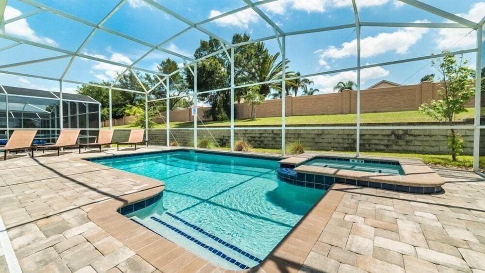 5BR Pool Home In ChampionsGate