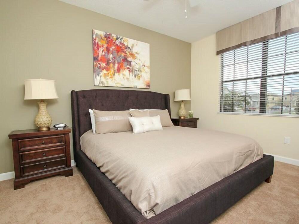 6BR 6BA Pool Home In ChampionsGate