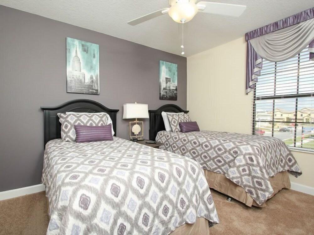 6BR 6BA Pool Home In ChampionsGate