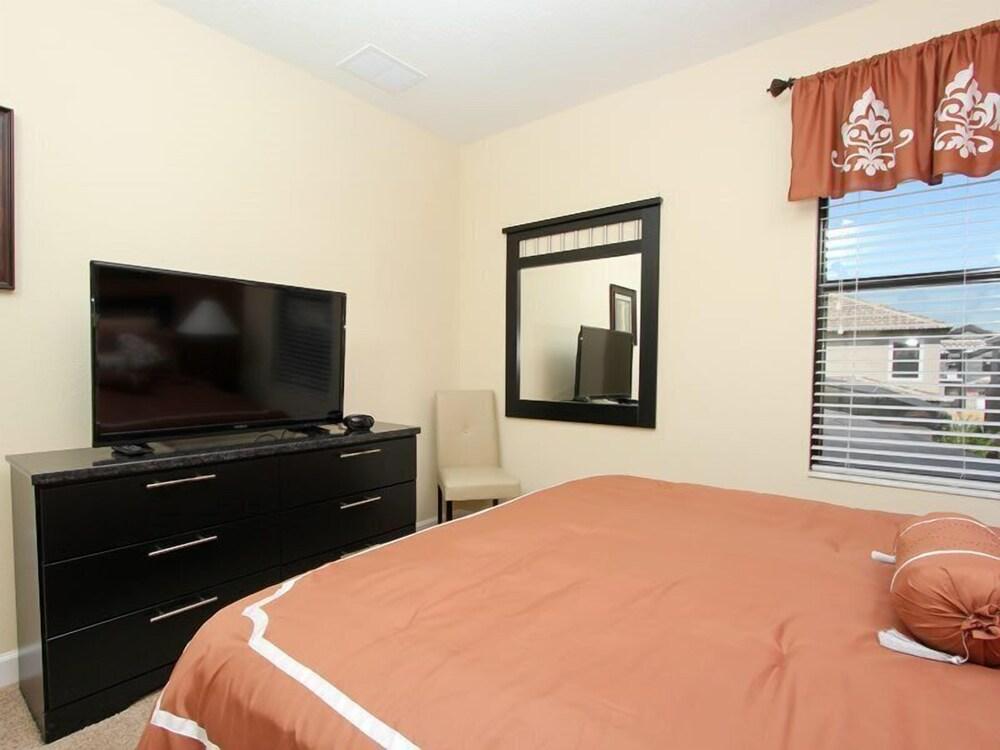 6BR 6BA Pool Home In ChampionsGate