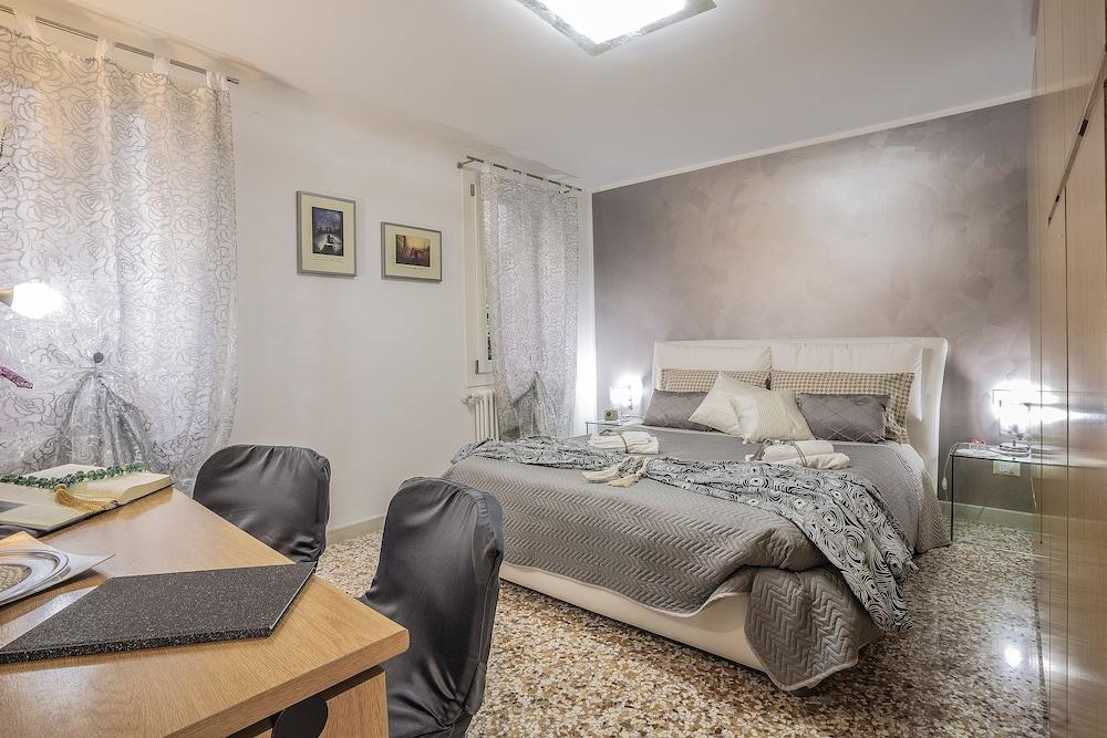 Venice Dream House Tosca