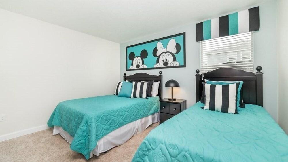 6BR Pool Home in ChampionsGate