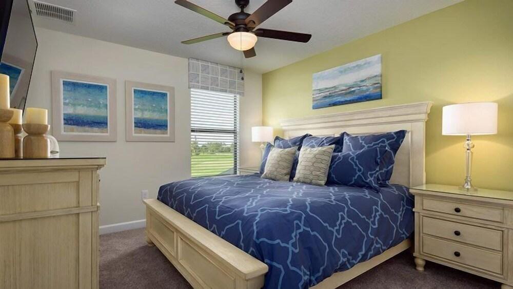 6BR 6BA Pool Home in ChampionsGate