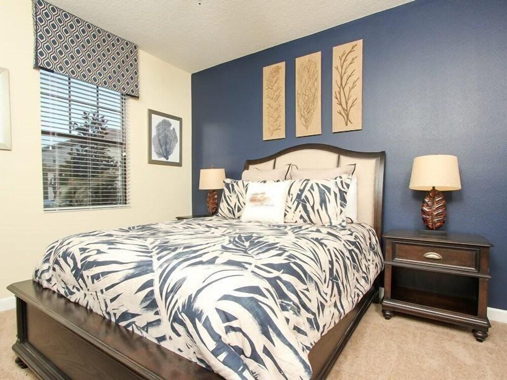 7BR 5BA Pool Home In ChampionsGate