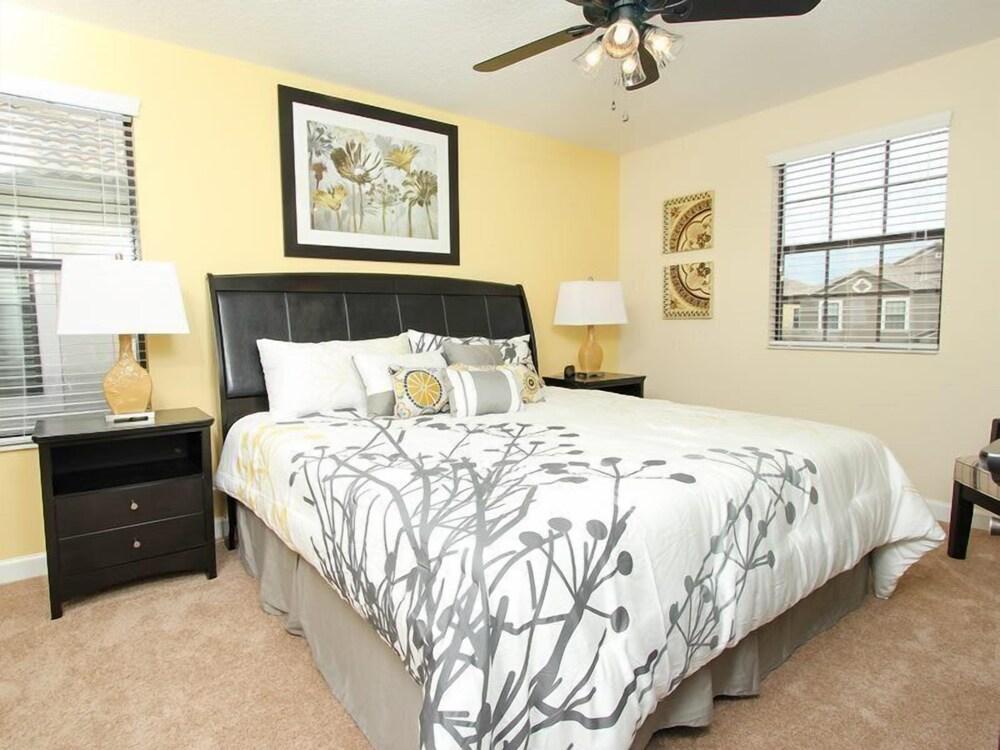 7BR Pool Home In ChampionsGate