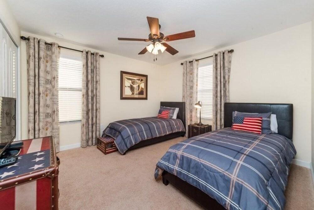 9BR 5BA Pool Home in ChampionsGate