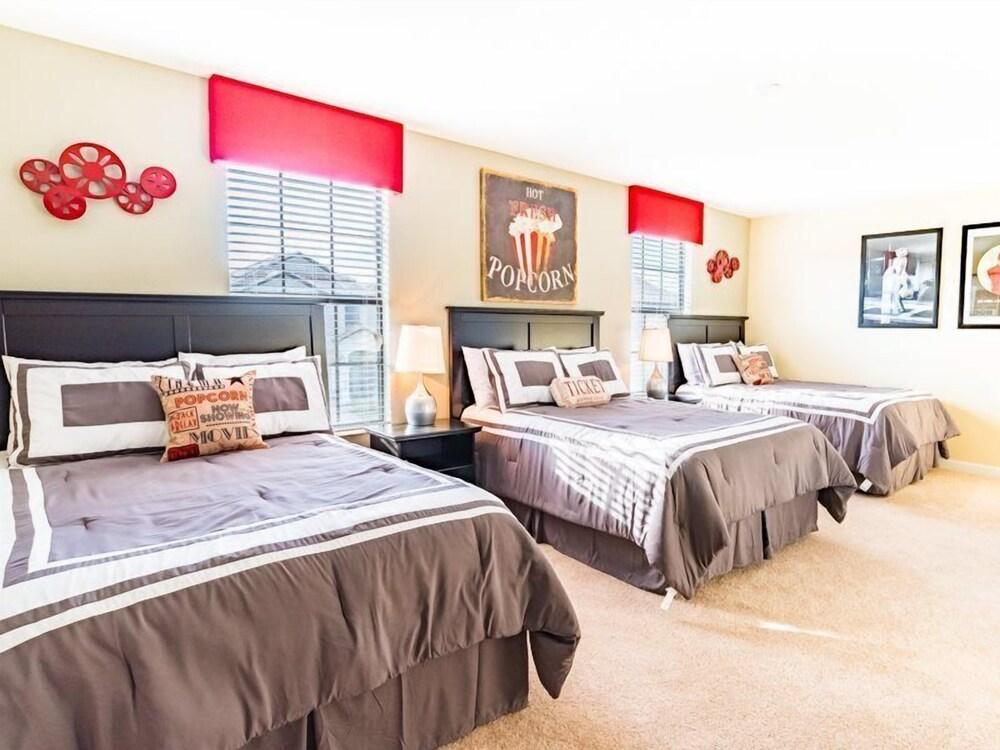 9BR Pool Home in ChampionsGate