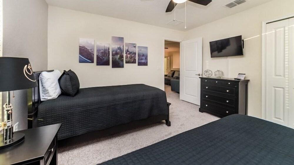 9BR Pool Home in ChampionsGate MVD