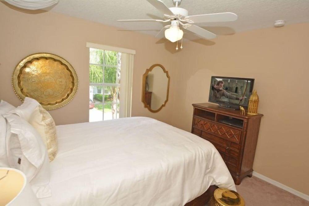 5BR 3.5BA Pool Home In Calabay Parc