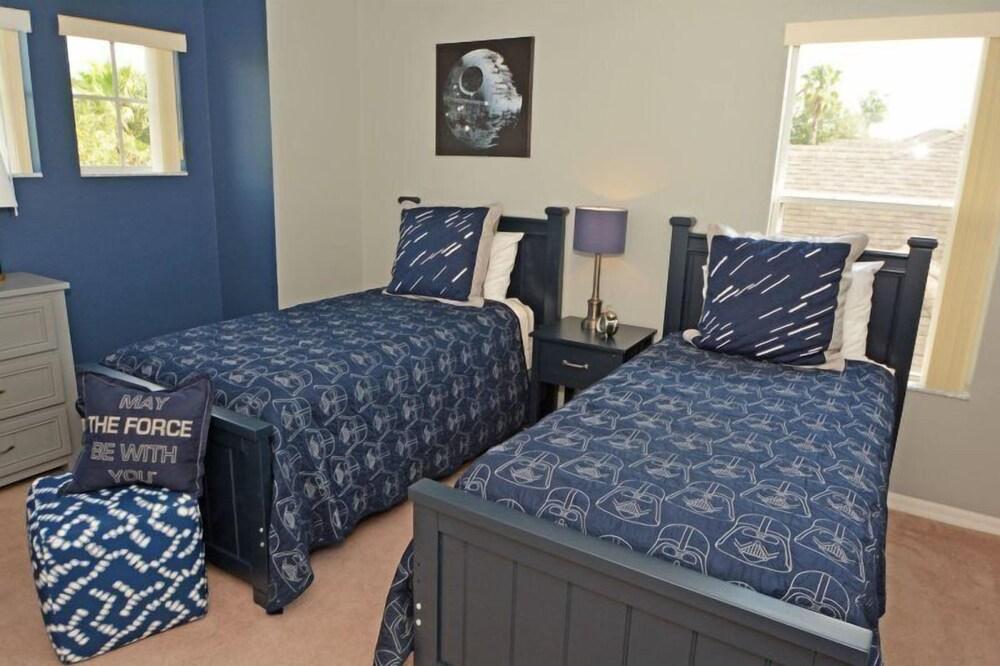 5BR 3.5BA Pool Home In Calabay Parc