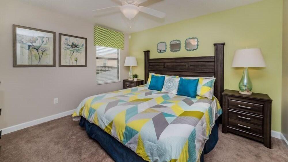 9 BR Pool Home In ChampionsGate