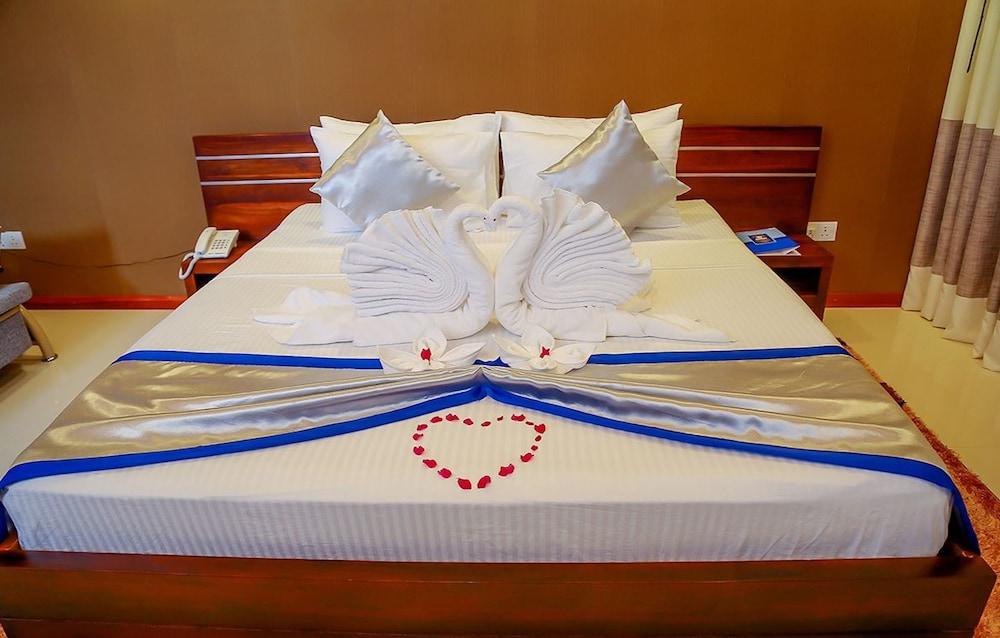 Saru Blue Sapphire Hotel