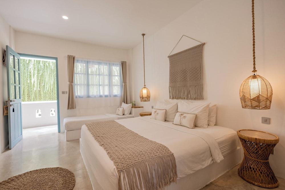 Seaesta Komodo Hotel & Hostel