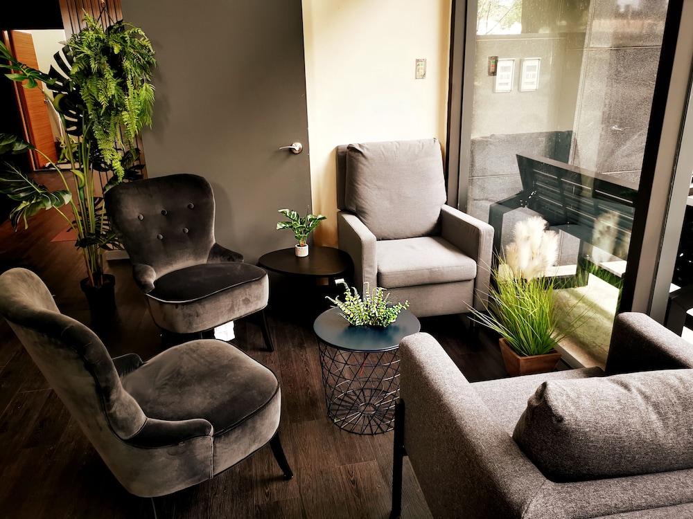 Bluewater Hotel Taoyuan